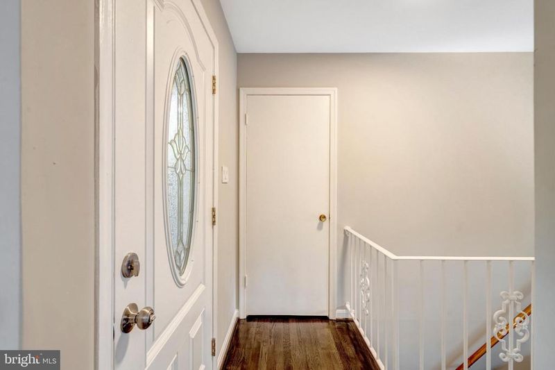 8909 Victoria Rd, Springfield, VA 22151