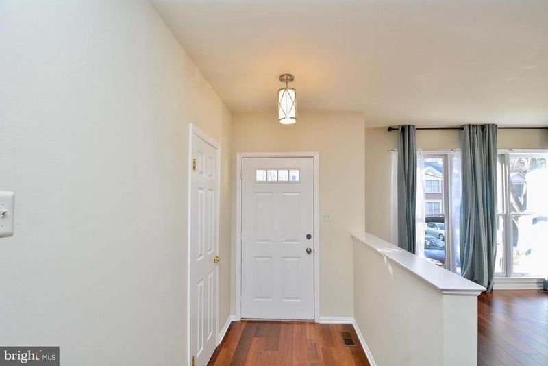 7209 Burton Hill Ct, Springfield, VA 22152