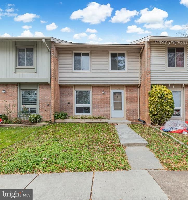 1183 Autumnhaze Ct, Herndon, VA 20170