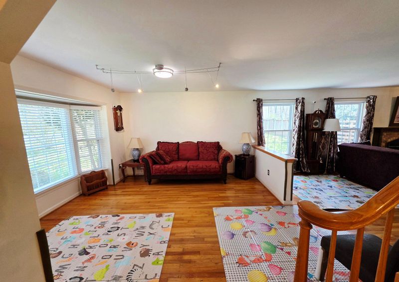 8120 Paisley Pl, Potomac, MD 20854