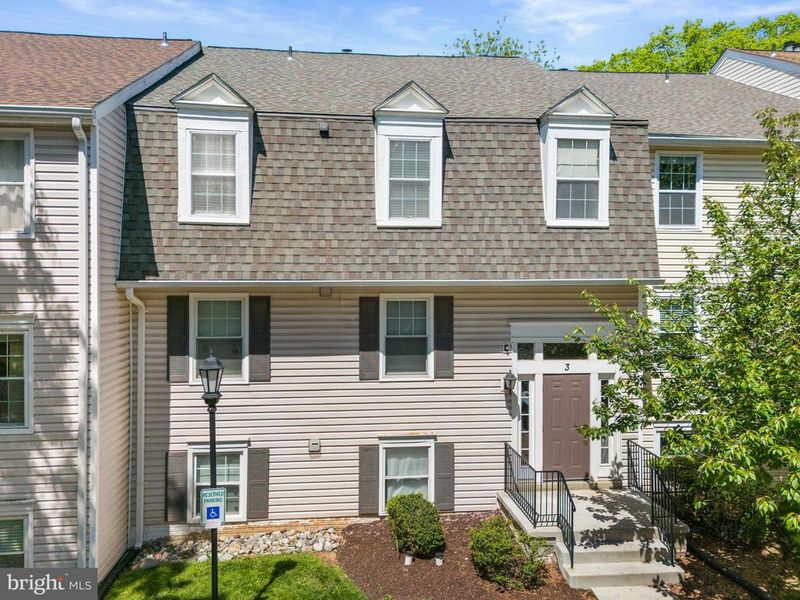 3 Pickering Ct #202, Germantown, MD 20874