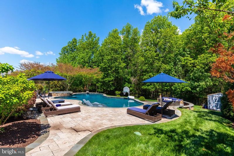25554 Mimosa Tree Ct, Chantilly, VA 20152