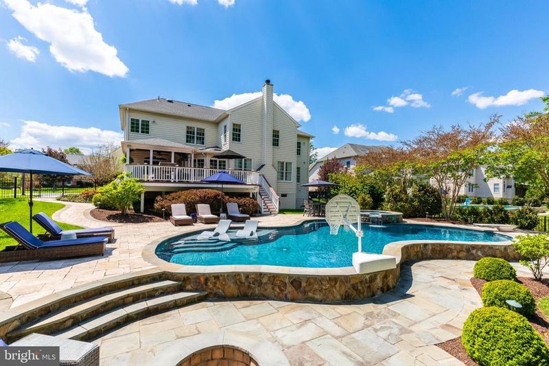 25554 Mimosa Tree Ct, Chantilly, VA 20152