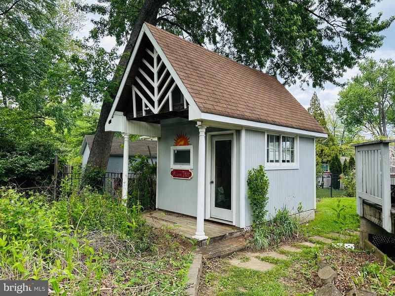 8337 Carnegie Dr, Vienna, VA 22180