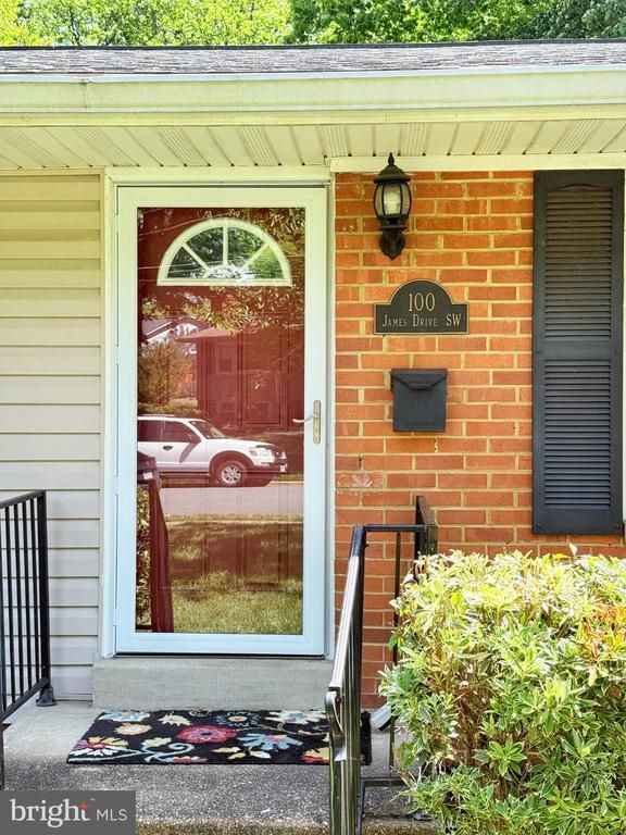 100 James Dr SW, Vienna, VA 22180