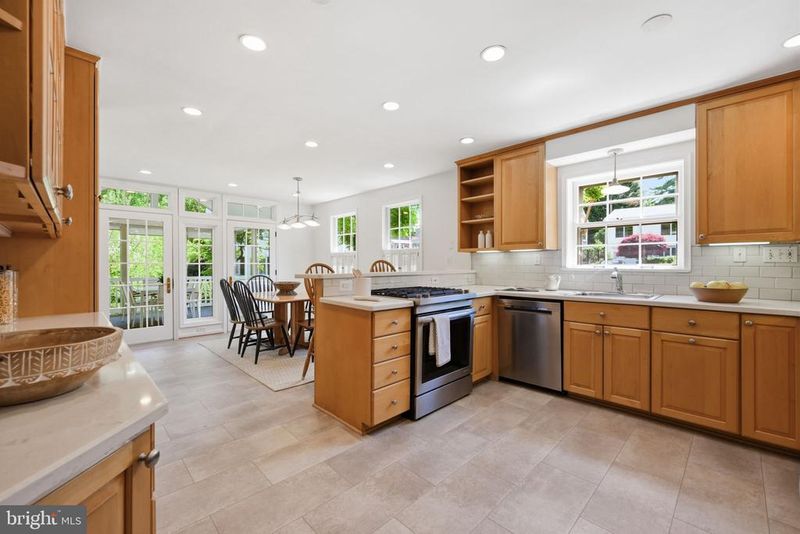 4313 Westbrook Ln, Kensington, MD 20895