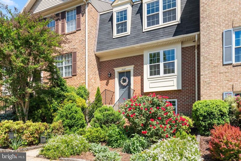 7027 Solomon Seal Ct, Springfield, VA 22152