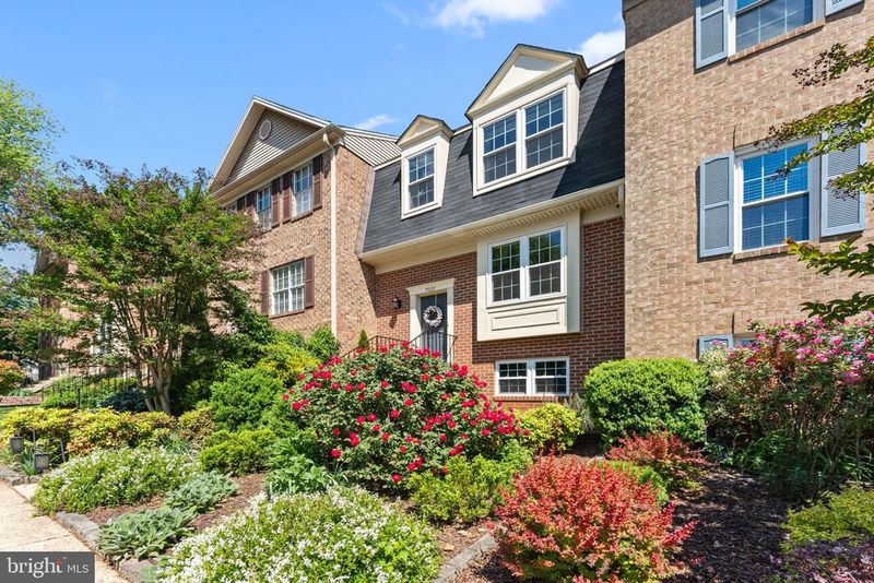 7027 Solomon Seal Ct, Springfield, VA 22152