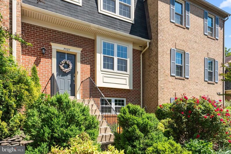 7027 Solomon Seal Ct, Springfield, VA 22152