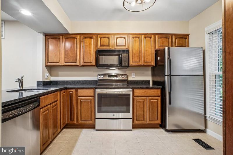2528 S Walter Reed Dr #C, Arlington, VA 22206