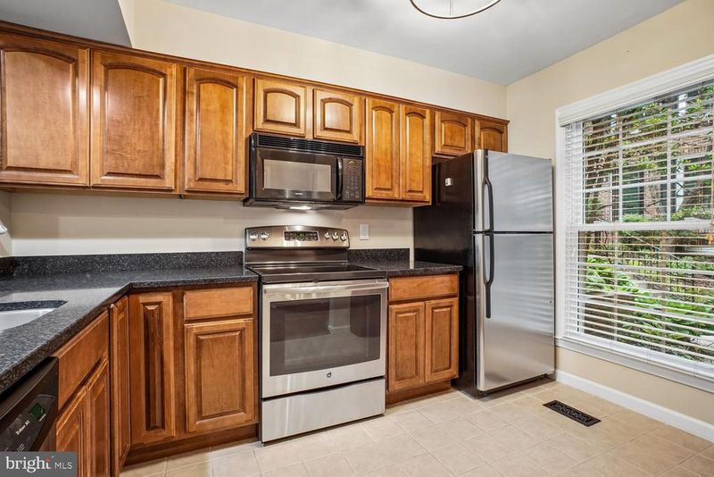 2528 S Walter Reed Dr #C, Arlington, VA 22206