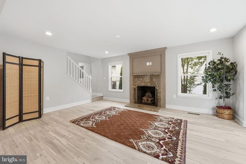 10129 Dwight Ave, Fairfax, VA 22032