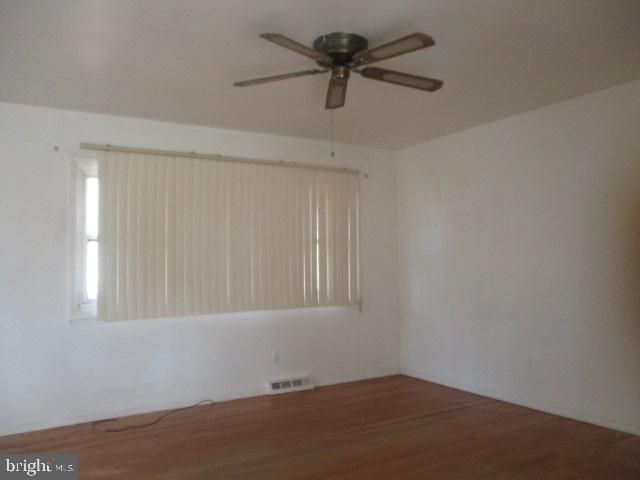 178 9th St, Pasadena, MD 21122