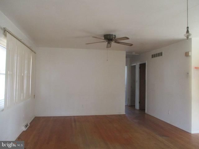 178 9th St, Pasadena, MD 21122