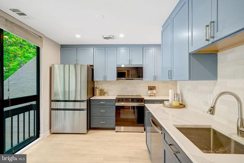 2240 S Randolph St #2, Arlington, VA 22204