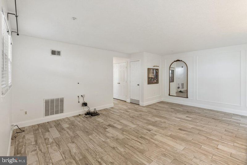 6205 Sandpiper Ct #202, Elkridge, MD 21075