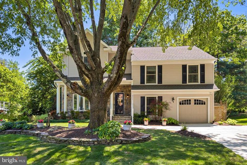 6247 Gentle Ln, Alexandria, VA 22310