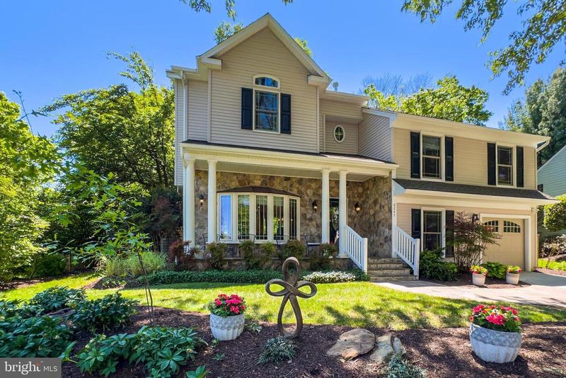 6247 Gentle Ln, Alexandria, VA 22310
