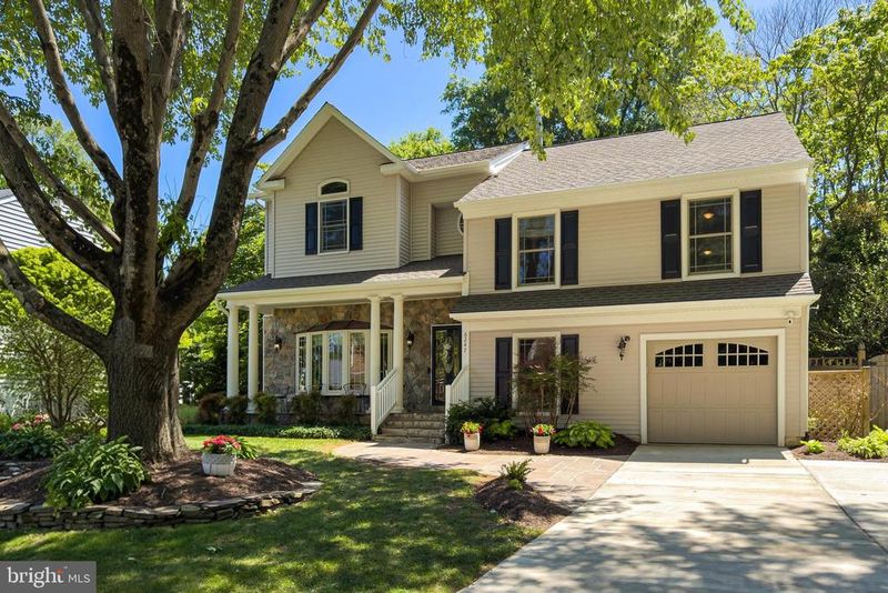 6247 Gentle Ln, Alexandria, VA 22310