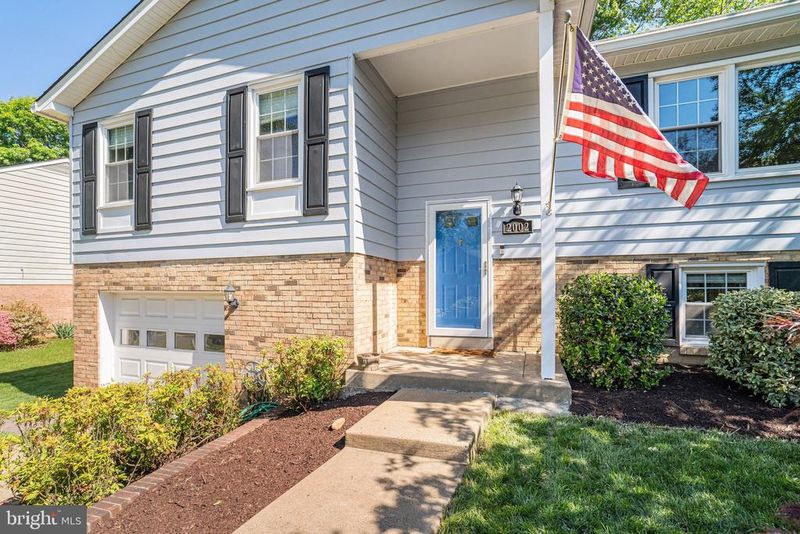 2002 Hoover Ln, Alexandria, VA 22308