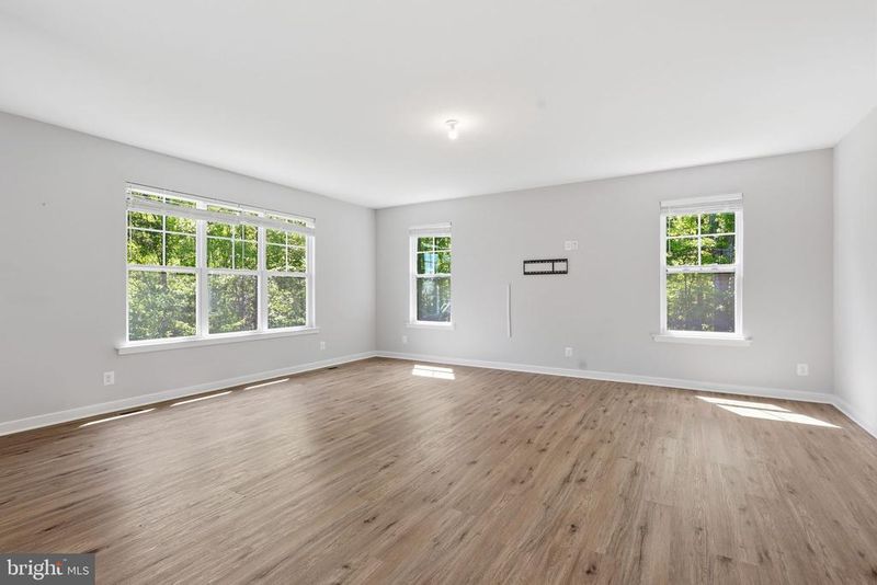 60 Legacy Ln, Fredericksburg, VA 22406
