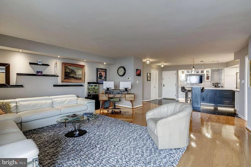 1101 S Arlington Ridge Rd #913, Arlington, VA 22202