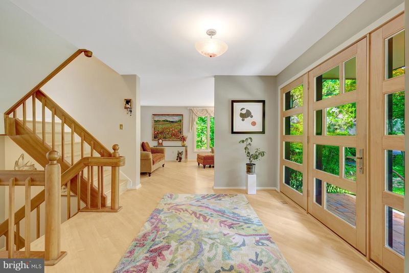 11698 Fox Glen Dr, Oakton, VA 22124