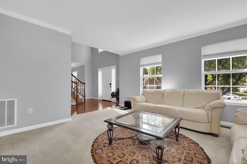 8 Madrigal Ct, Germantown, MD 20876
