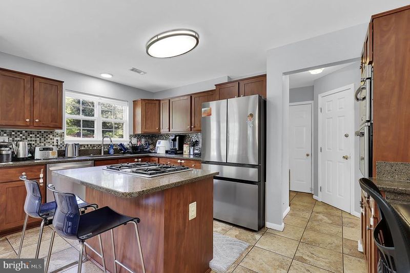 8 Madrigal Ct, Germantown, MD 20876