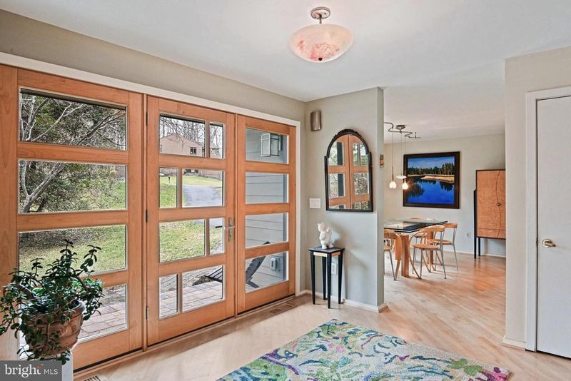 11698 Fox Glen Dr, Oakton, VA 22124