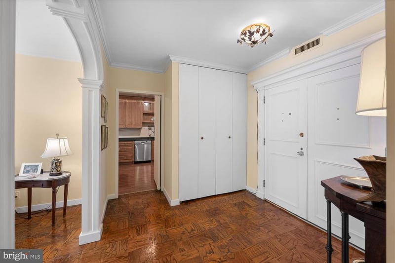 4100 Cathedral Ave NW #717, Washington, DC 20016