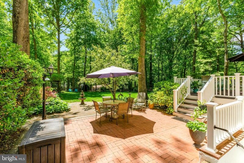 8181 Erika Dr, Manassas, VA 20112