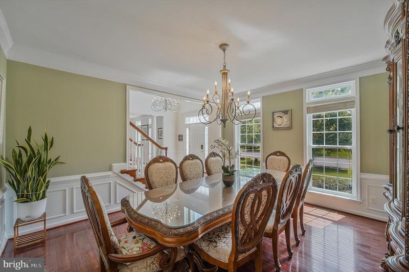 43820 Churchill Glen Dr, Chantilly, VA 20152