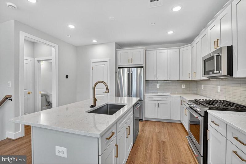 142 Pepperell St, Alexandria, VA 22304