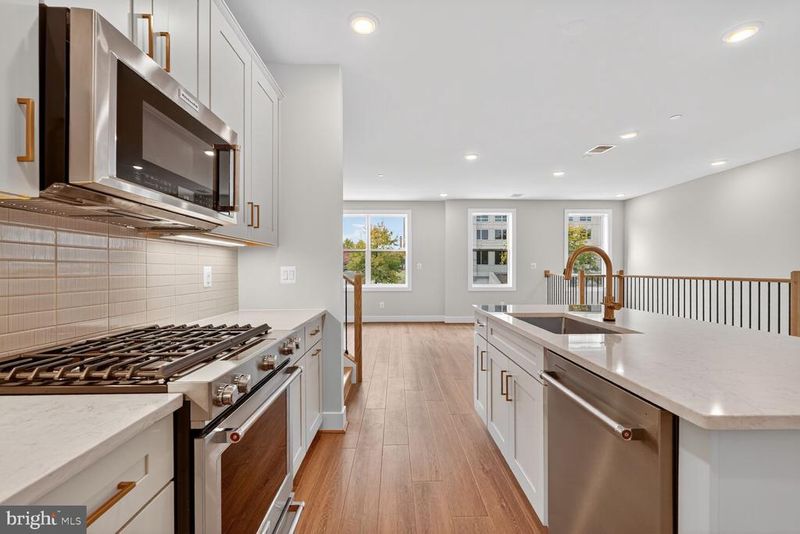 142 Pepperell St, Alexandria, VA 22304