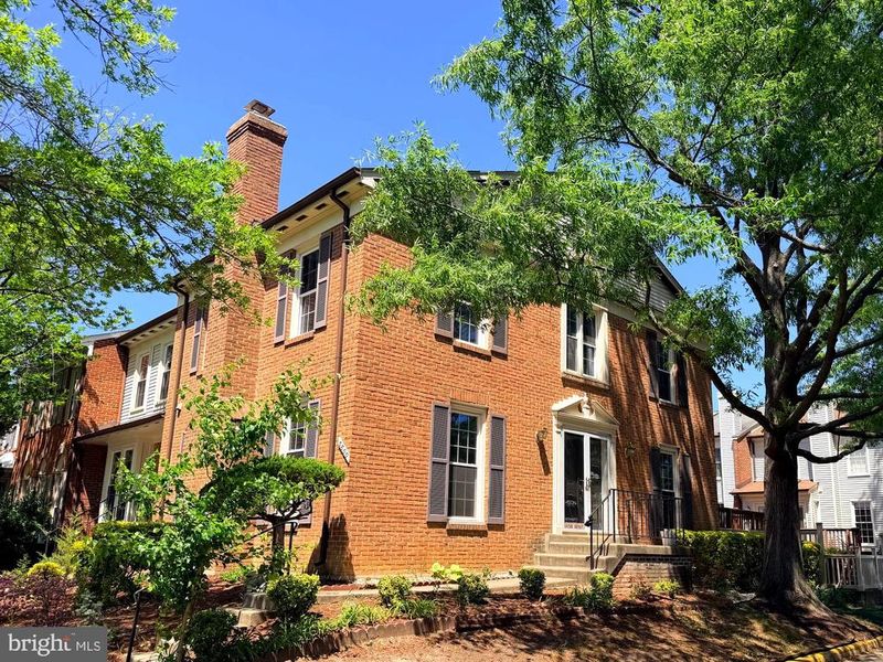 5800 Apsley House Ct, Alexandria, VA 22310