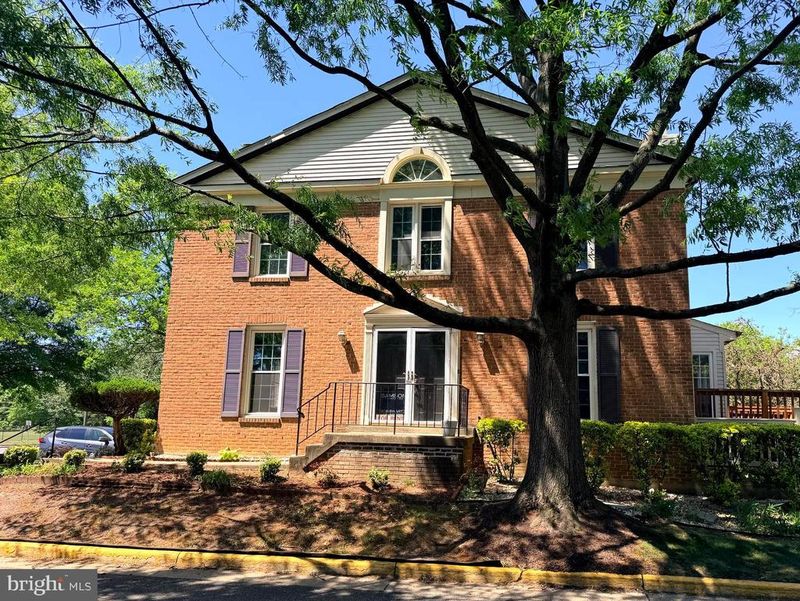 5800 Apsley House Ct, Alexandria, VA 22310