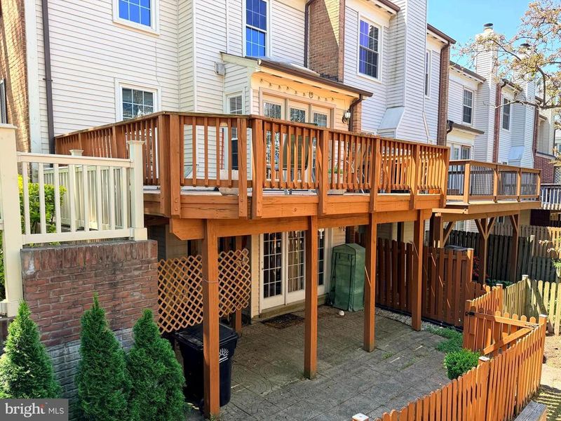 5800 Apsley House Ct, Alexandria, VA 22310