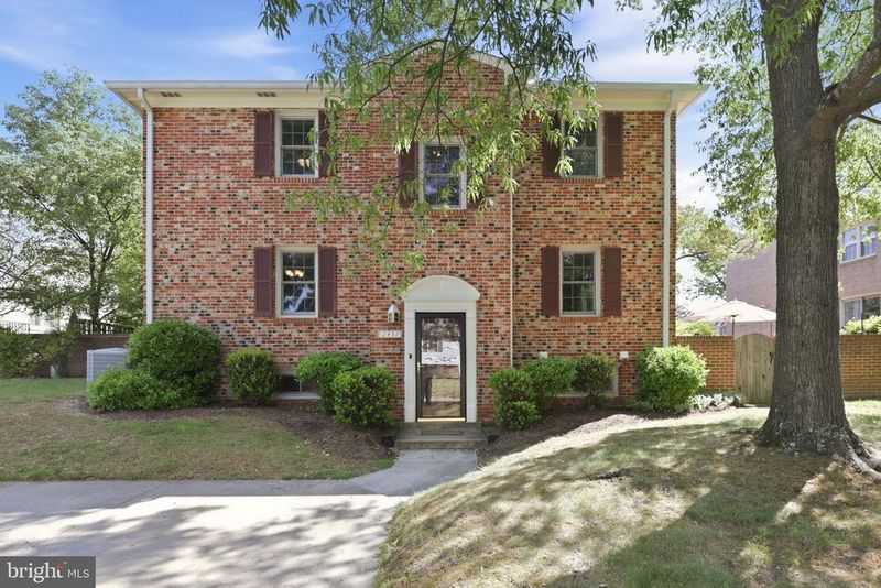 2457 N Stevens St, Alexandria, VA 22311