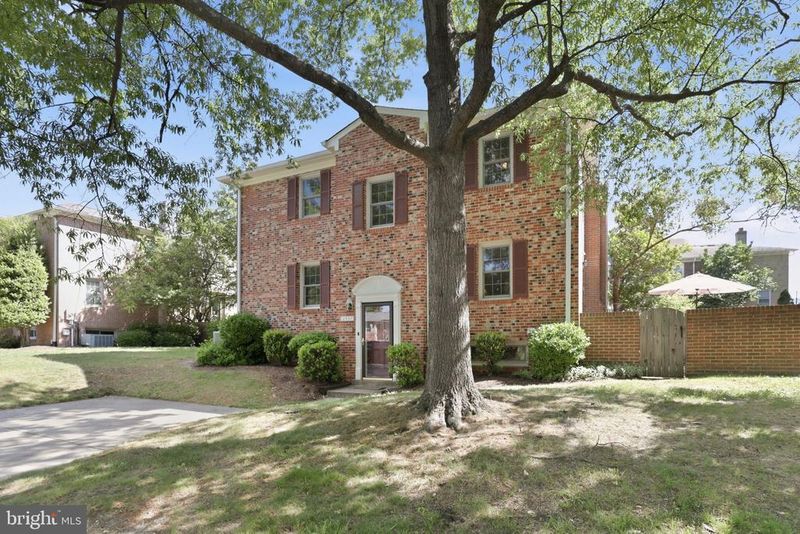 2457 N Stevens St, Alexandria, VA 22311