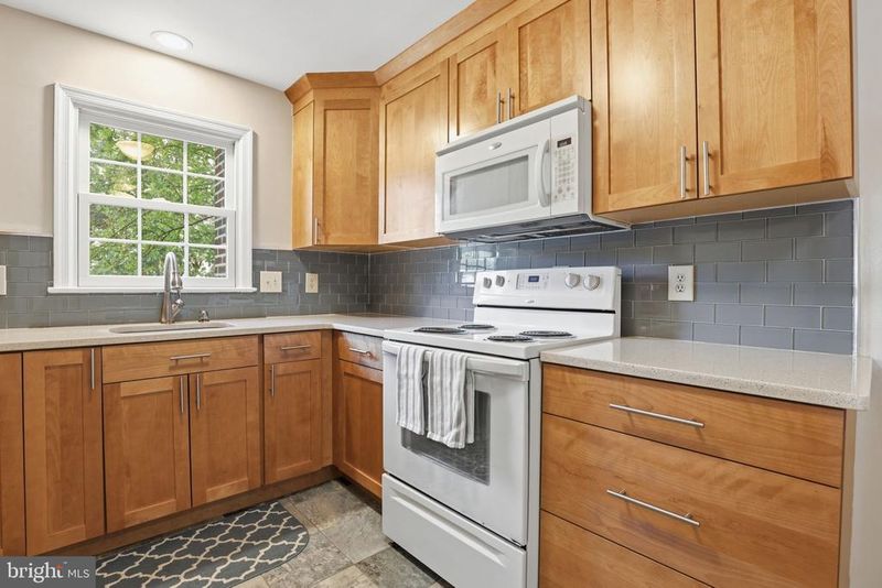 2457 N Stevens St, Alexandria, VA 22311