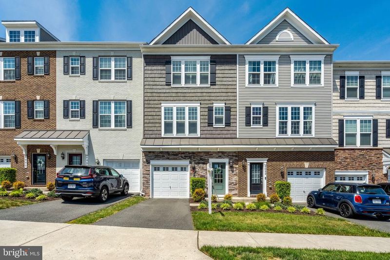 6097 Camerons Ferry Dr, Haymarket, VA 20169