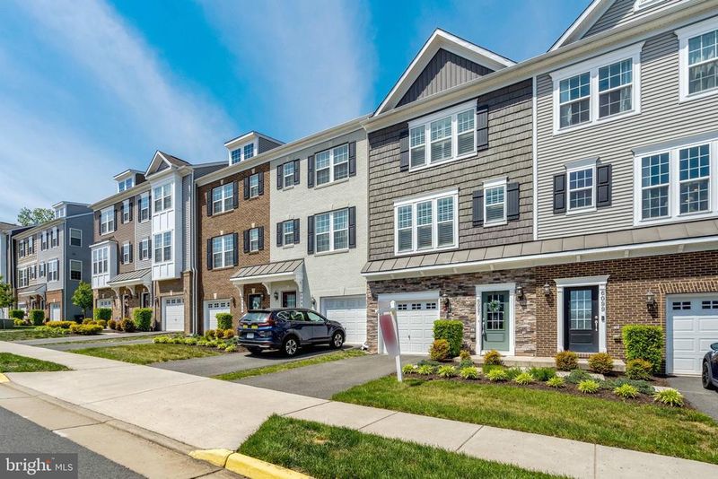 6097 Camerons Ferry Dr, Haymarket, VA 20169