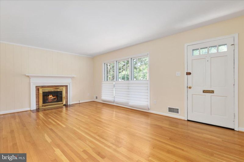 2406 Claremont Dr, Falls Church, VA 22043