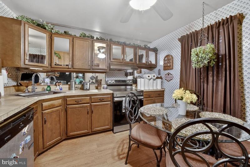 834 Wheeler Hill Dr SE #834, Washington, DC 20032