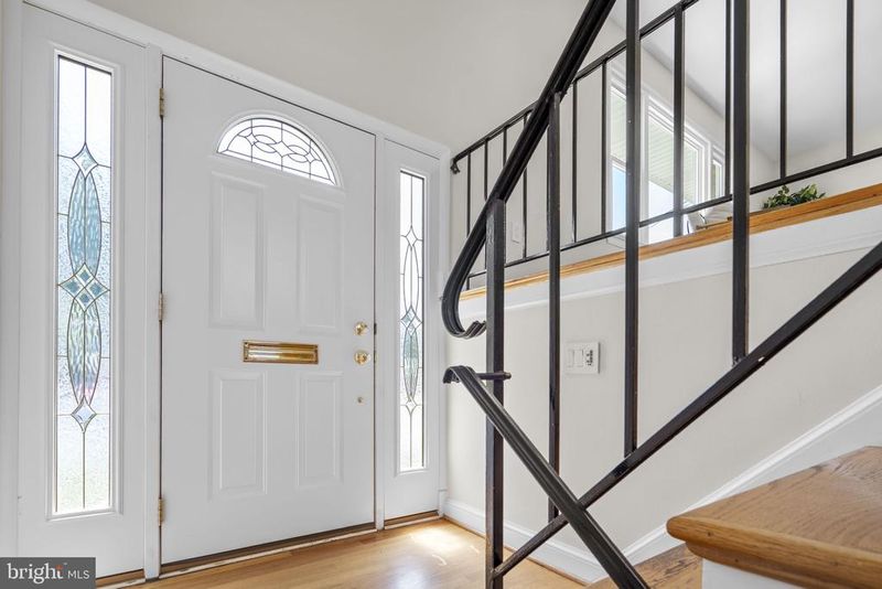 7530 Fairwood Ln, Falls Church, VA 22046