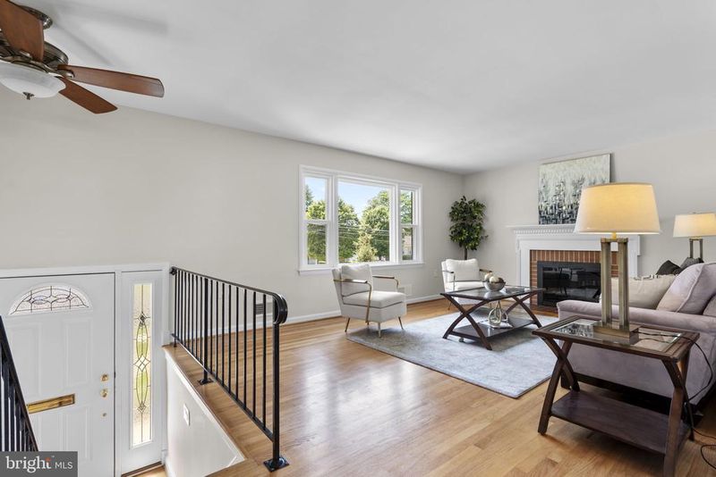 7530 Fairwood Ln, Falls Church, VA 22046