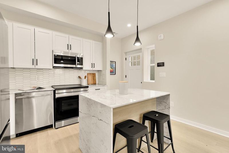 2606 41st St NW #2, Washington, DC 20007