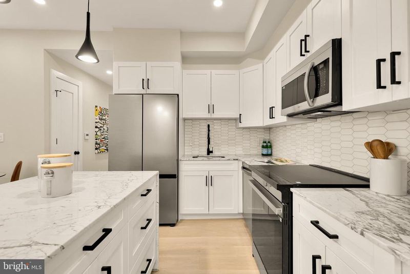 2606 41st St NW #2, Washington, DC 20007
