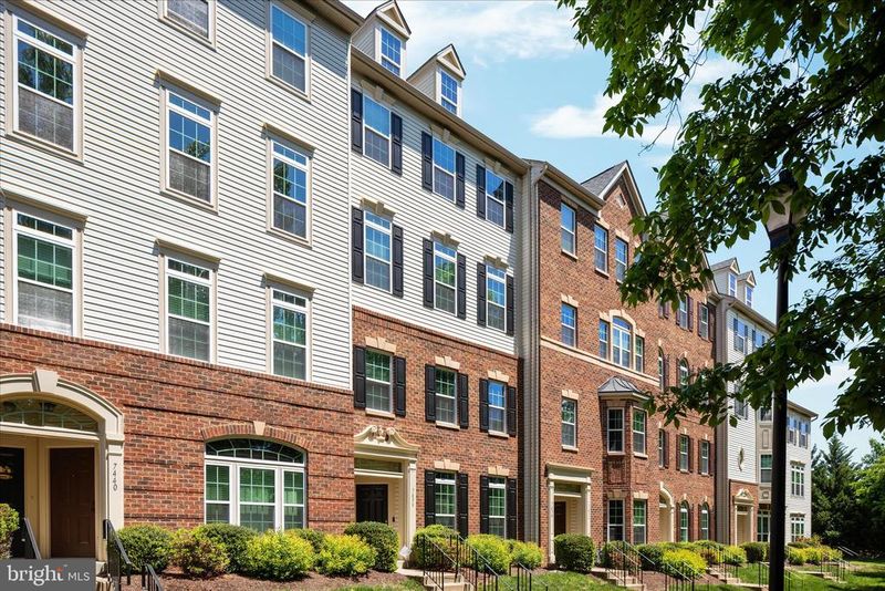 7438 Brunson Cir, Gainesville, VA 20155